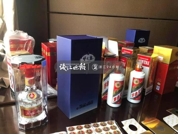 一家六口靠卖假茅台买豪宅豪车:卫生间内灌制假酒