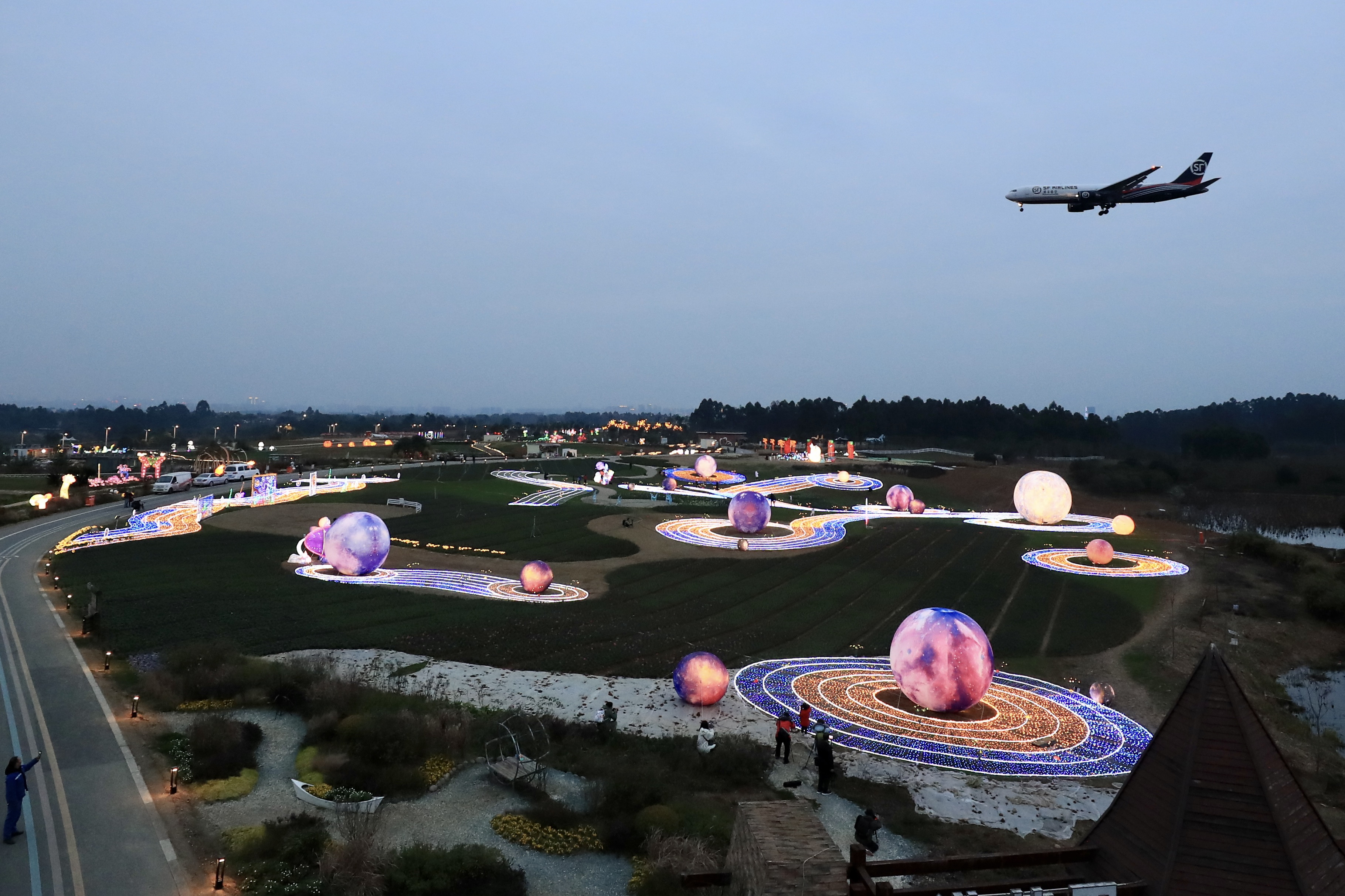 来空港花田太空漫游成都双流不夜城春节等你来