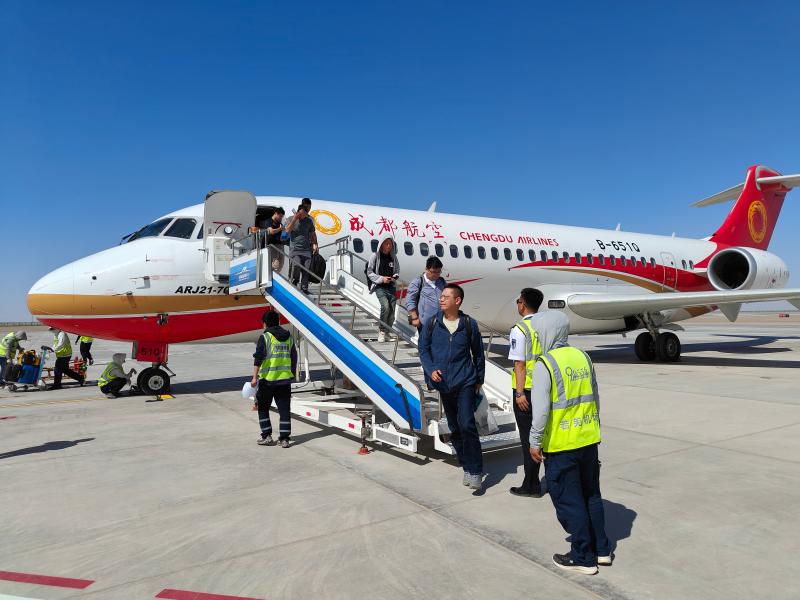 若羌楼兰机场新增成都航空执飞“吐鲁番-若羌-于田-阿拉尔”航线.jpg