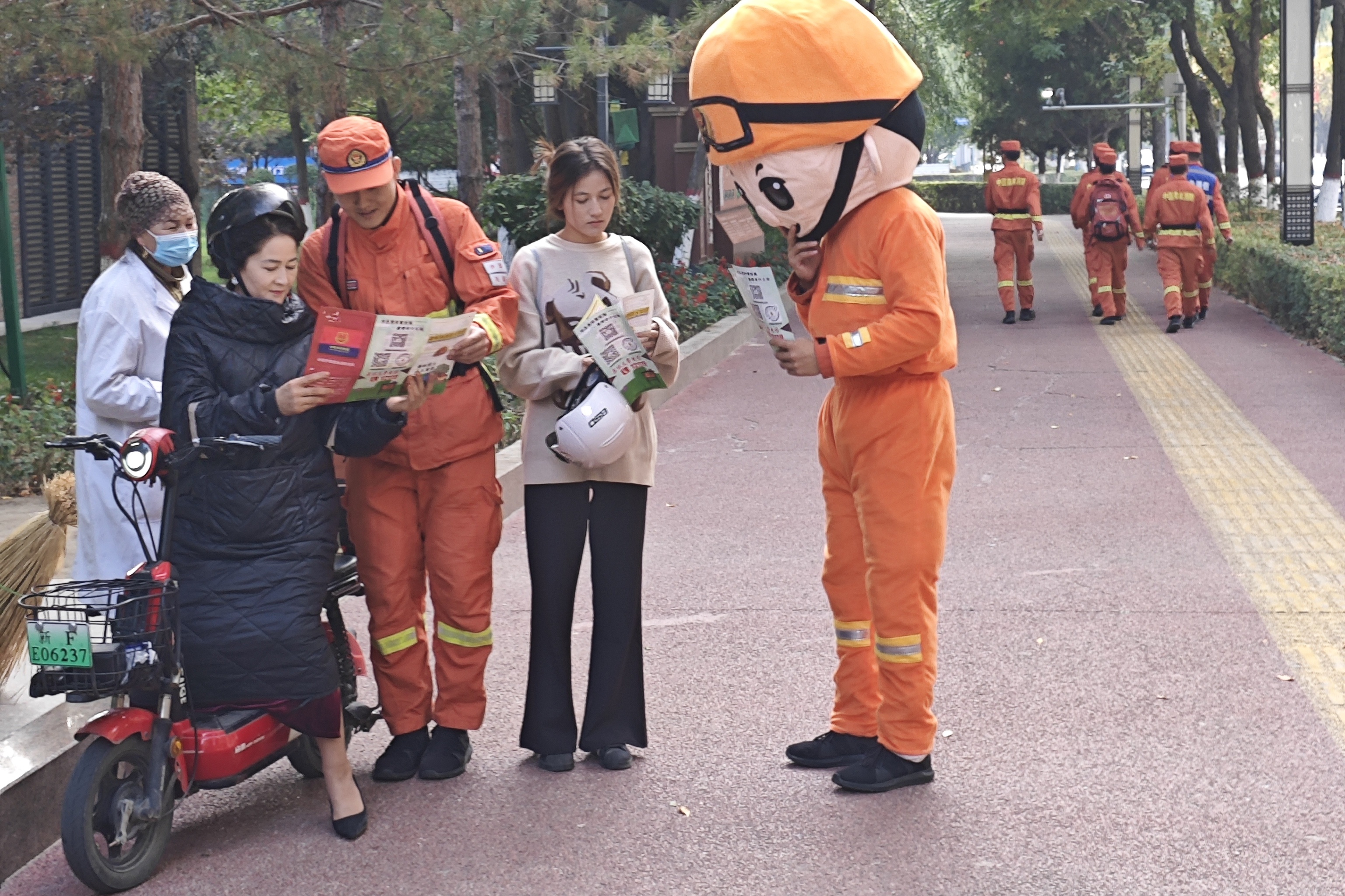 细心讲解.jpg