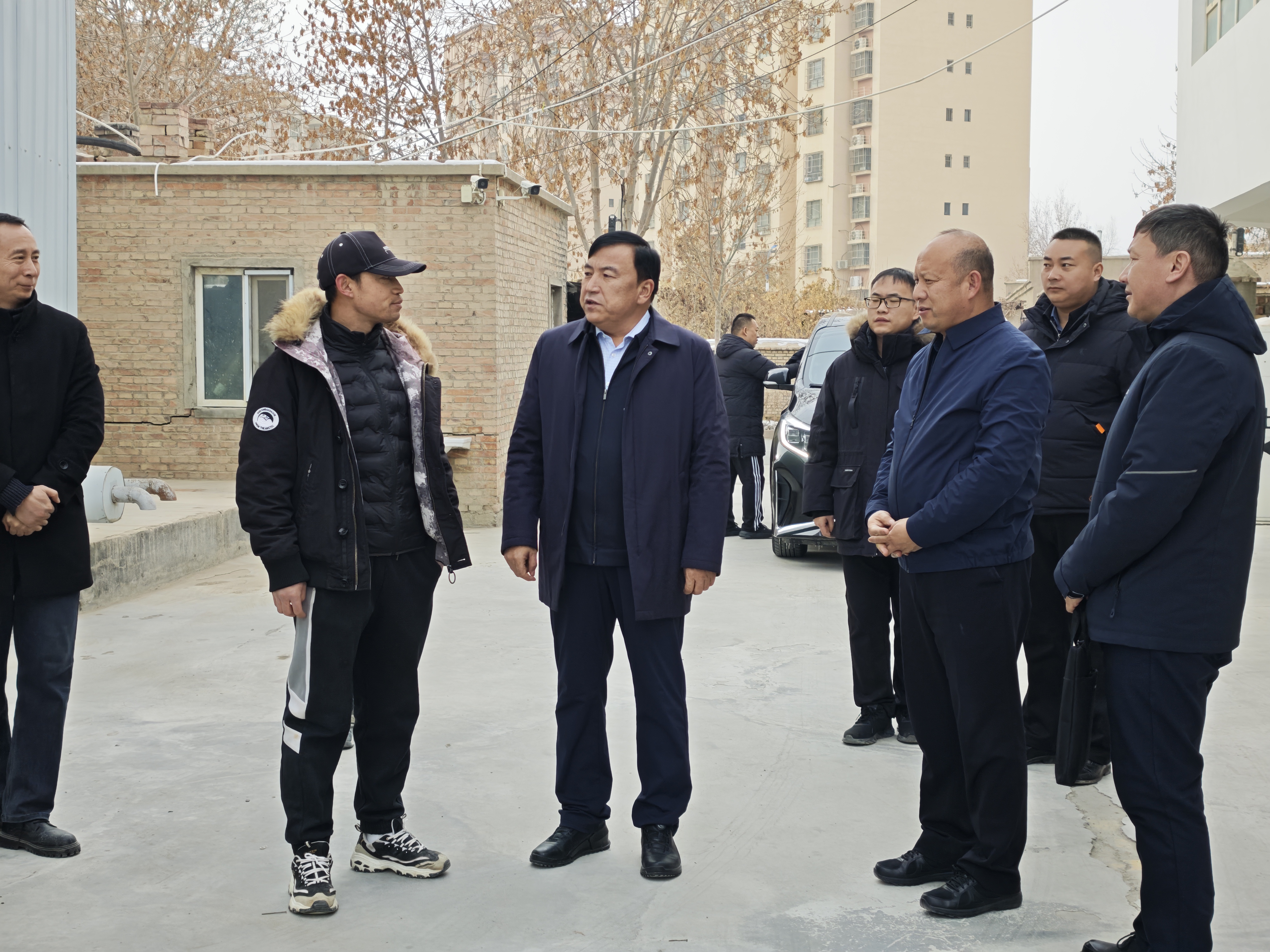 1月21日，县委副书记、县长木合塔尔·丝迪克、县委常委、常务副县长柴立山、副县长人选迪里木拉提·艾山一行先后前往人员密集场所、保供企业、道路交通、城镇燃气、纺织等领域就全县安全工作进行督导调研 (2).jpeg