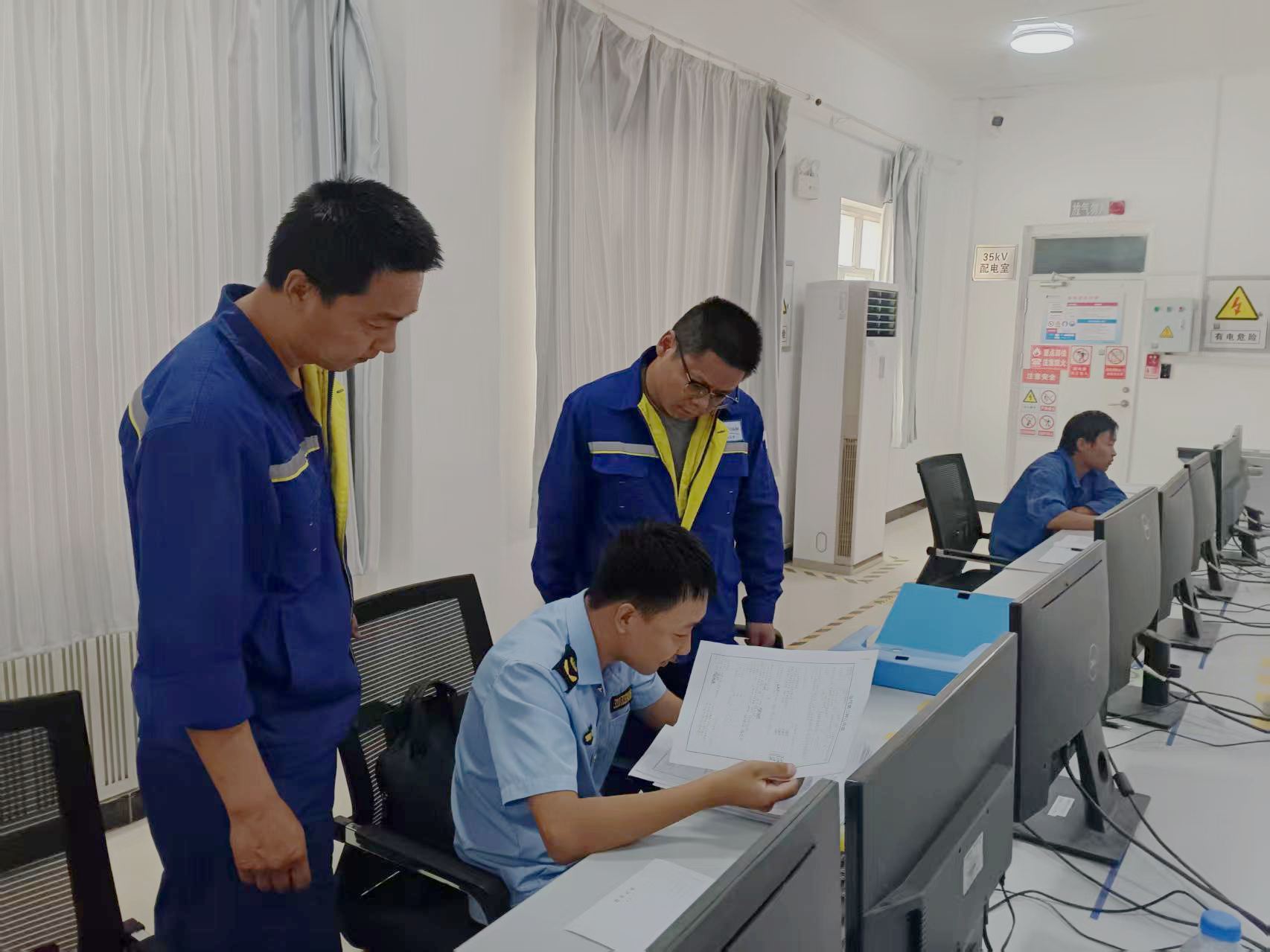 为加强光伏电站安全管理，保障能源稳定供应，推动新能源产业安全有序发展，9月2日，尉犁县发展改革委联合县应急管理局、国网供电公司开展光伏电站大排查大整治行动，全面排查安全隐患并督促整改。.png