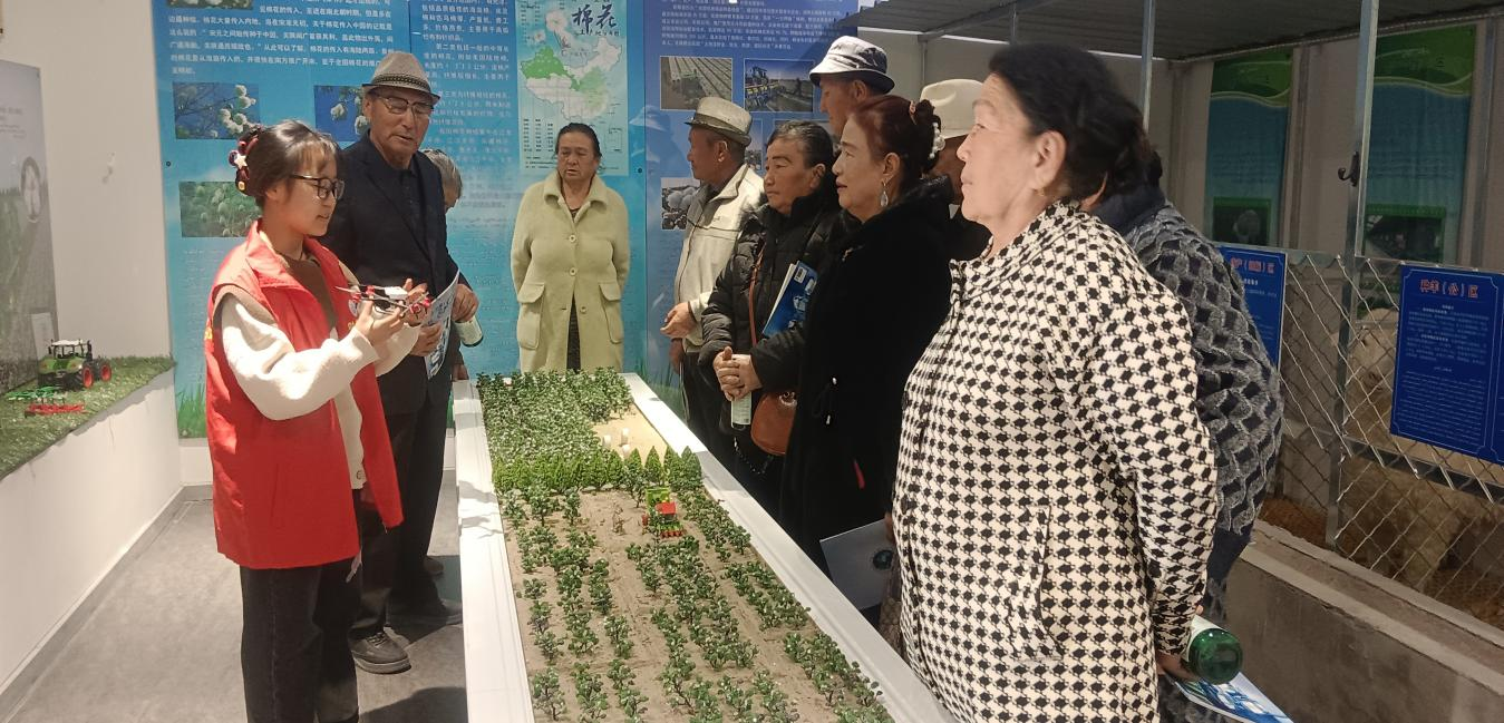 11月14日，由县科协组织的流动科普服务活动在古勒巴格乡阿克其开村开展，通过“科普馆体验+专题知识讲解”的形式，为当地村民送上了一场接地气、干货满满的科普盛宴。.png