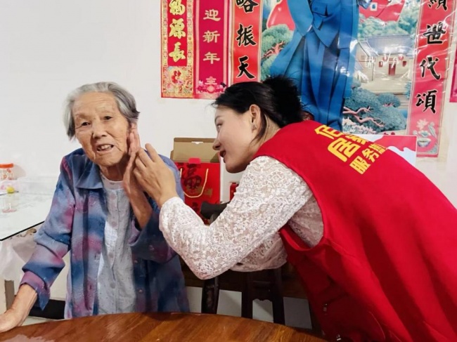 双节传温情 锦绣多维度守护暖民心