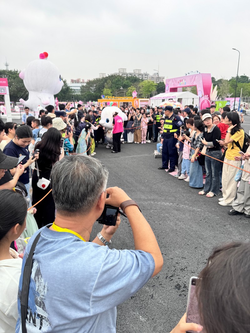 大湾鸡奥体嘉年华举办大湾鸡巡游活动.jpg